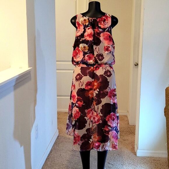 MIIE GABRIELLE MULTI-COLOR FLORAL PRINT DESIGN ROUNDNECK LINE SLEEVELESS DRESS - Picture 6 of 16